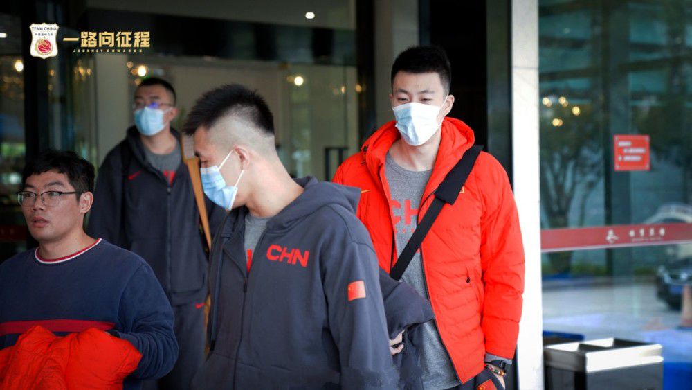 方才，那个浑身染血的兵是谁？为啥当那小子一身是血，搀扶着受伤的兄弟们从他跟前经过，自己会有一种久违的熟悉感呢？那小子的眉眼，五官，身板……还有那散发出来的气势。